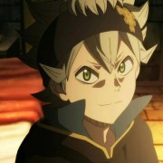 日穿钢板的美少男