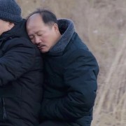 摸不到自己的头