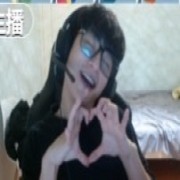 他还在等天黑