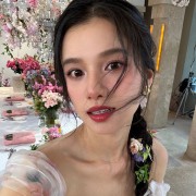 张婧仪l