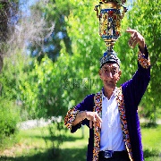 80岁维族小老头