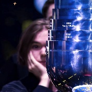 万重山过已轻舟