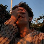设劲腻的小薛