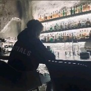 梦里低头看蝶