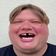 席卷人间的巨雕