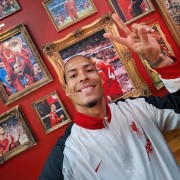 YOUNEVERWALKALONE