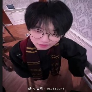 我裘伟是个枪男