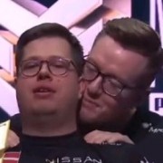 她说是晒黑的crd