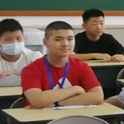 逆境看向我