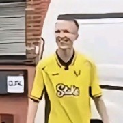 卡到爆的白给boy