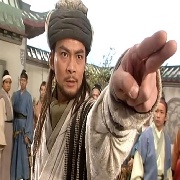 扛着音响的男子