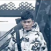 鬼鬼祟祟的异乡人