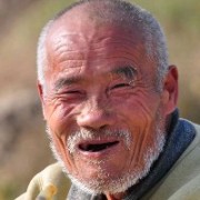 90岁残疾老头
