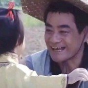 喝矿泉水舔瓶盖